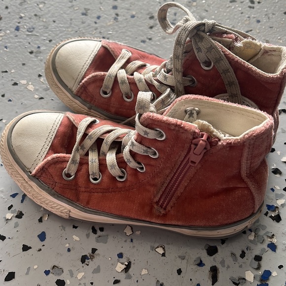 Girl converse shoes - Picture 4 of 4